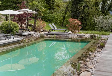 Laghetto balneabile, piscina interna ed esterna e idromassaggio